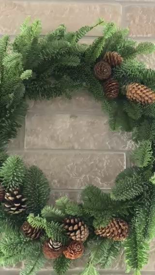 Nobliskrans med kongler