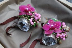Armbånd med orkideer og rosa snøbær 2