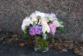 Pastell bukett med hortensia og roser